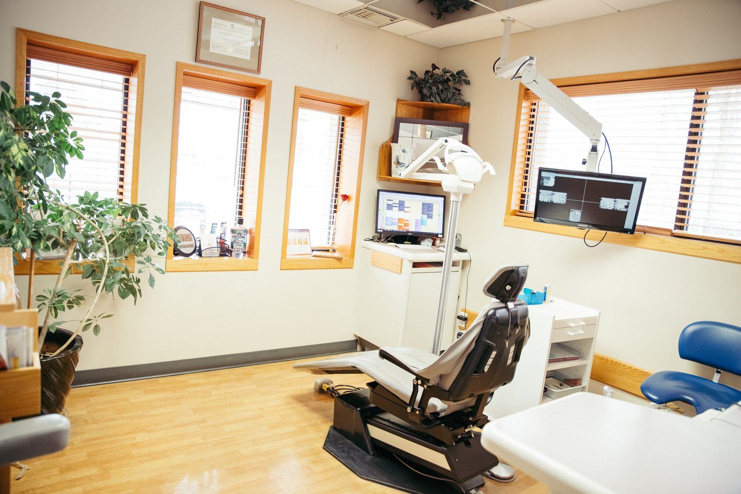 empty dental room what is the process of getting veneers
